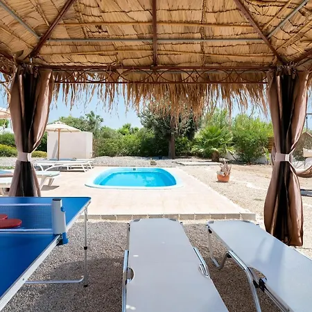 Serenity House- Beachfront With Pool גנאדי