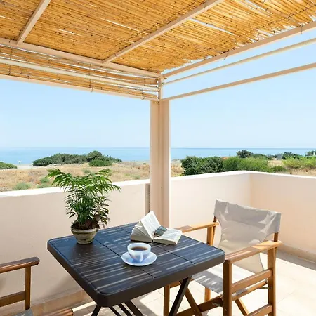 Serenity House- Beachfront With Pool וילה *