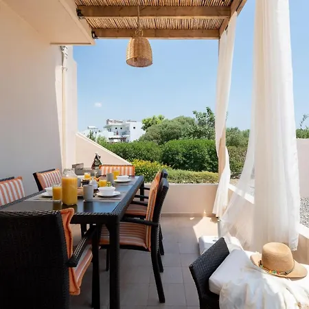 Serenity House- Beachfront With Pool וילה *