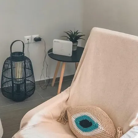 Serenity House- Beachfront With Pool גנאדי