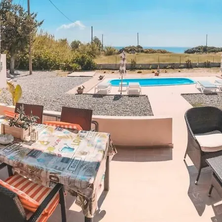 Serenity House- Beachfront With Pool גנאדי