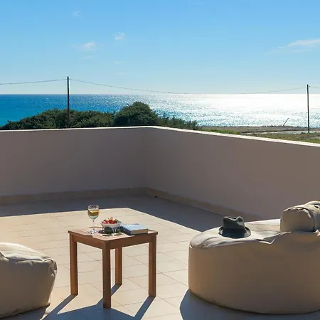 Serenity House- Beachfront With Pool וילה