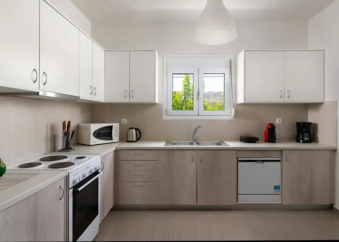 Serenity House- Beachfront With Pool فيلة غينادي