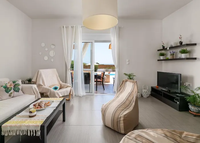 Serenity House- Beachfront With Pool غينادي