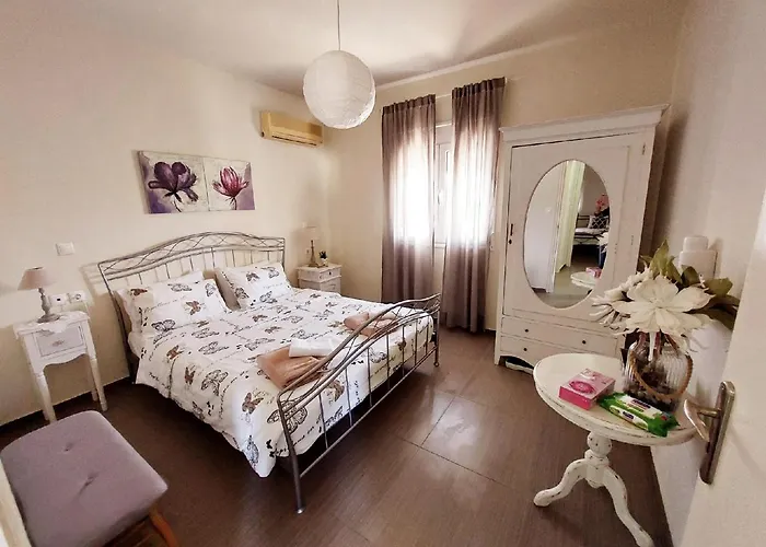 Serenity House- Beachfront With Pool