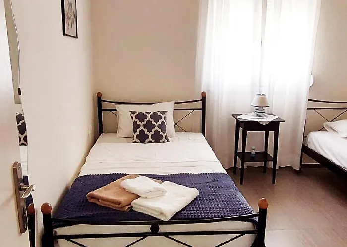 Serenity House- Beachfront With Pool