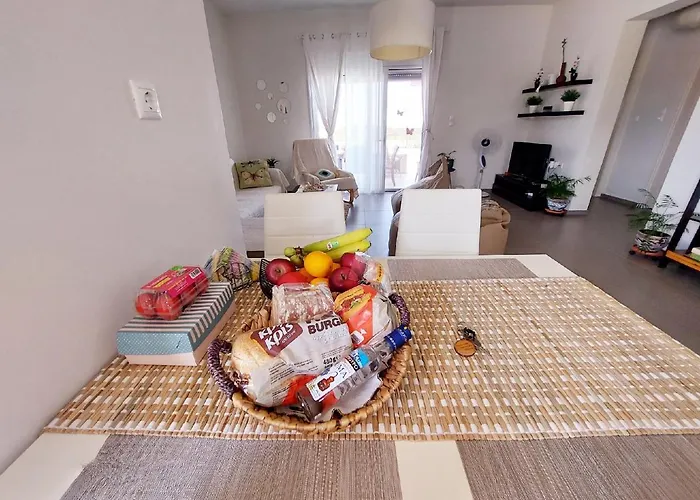 فيلة Serenity House- Beachfront With Pool غينادي