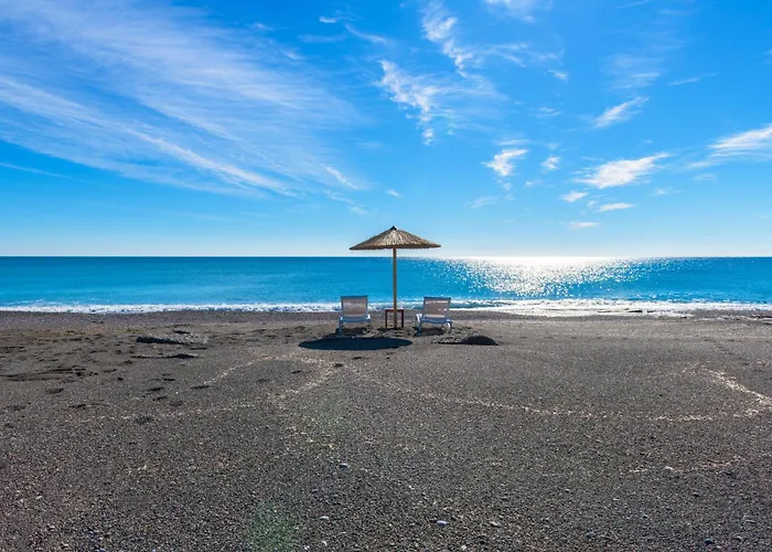 Serenity House- Beachfront With Pool فيلة غينادي