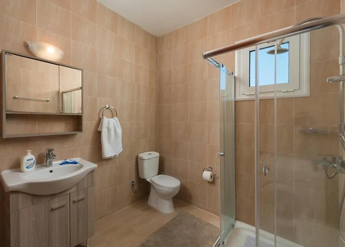 Serenity House- Beachfront With Pool فيلة