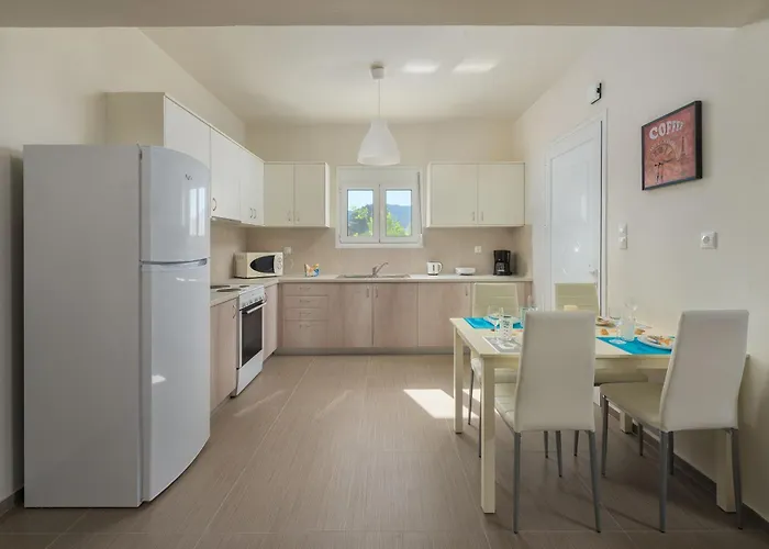 Serenity House- Beachfront With Pool فيلة غينادي