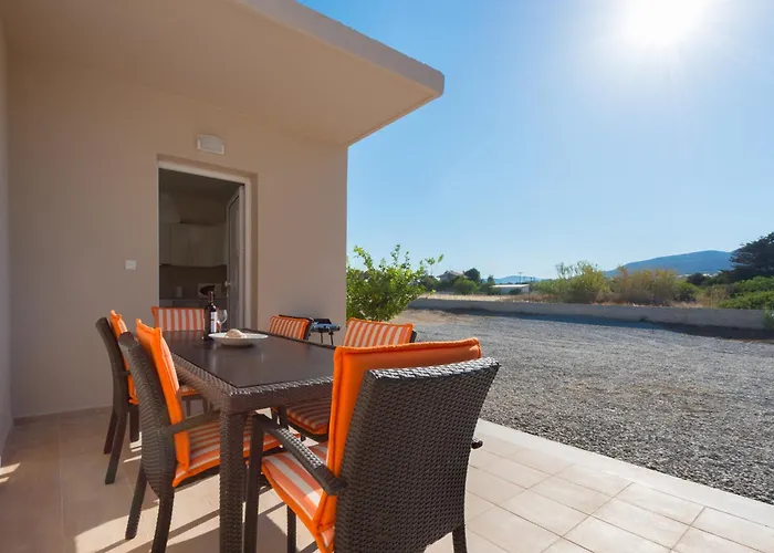 فيلة Serenity House- Beachfront With Pool غينادي