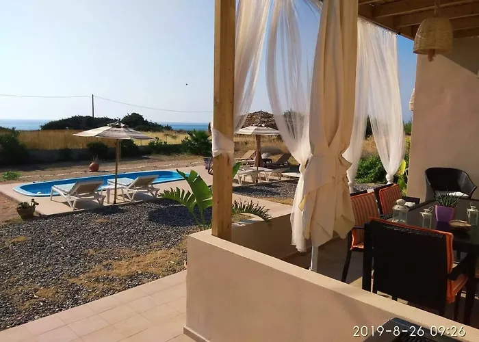 Serenity House- Beachfront With Pool * غينادي