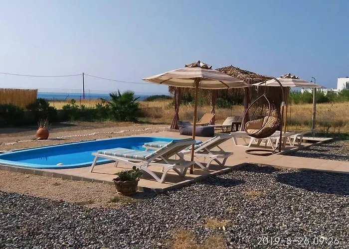 Serenity House- Beachfront With Pool فيلة غينادي