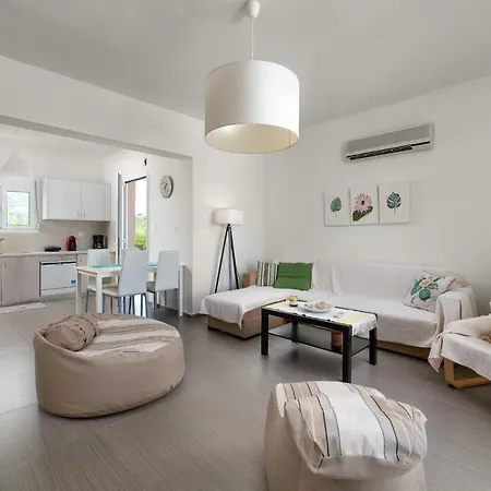 Villa Serenity House- Beachfront With Pool Gennadi