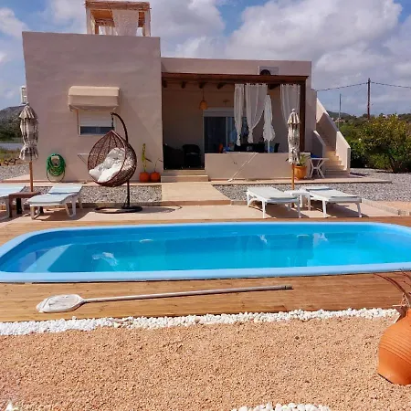 Serenity House- Beachfront With Pool Willa Jenadi