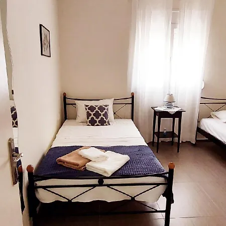 Serenity House- Beachfront With Pool