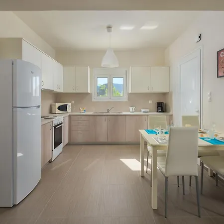 Serenity House- Beachfront With Pool Willa Jenadi