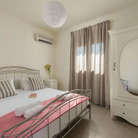 Serenity House- Beachfront With Pool