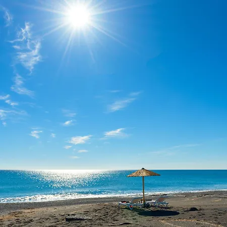 Serenity House- Beachfront With Pool