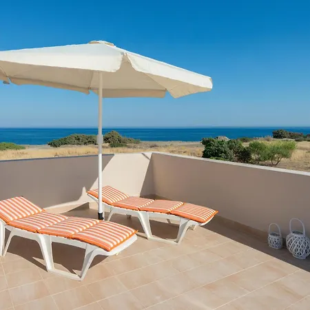 Serenity House- Beachfront With Pool Willa