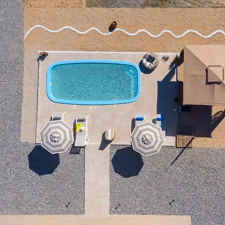 Serenity House- Beachfront With Pool * Jenadi