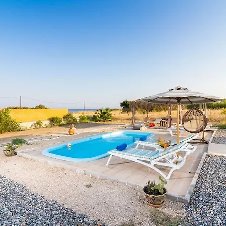 Serenity House- Beachfront With Pool * Jenadi