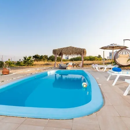 Serenity House- Beachfront With Pool * Jenadi