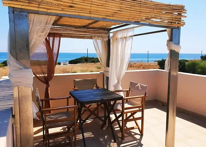 Serenity House- Beachfront With Pool Vilă