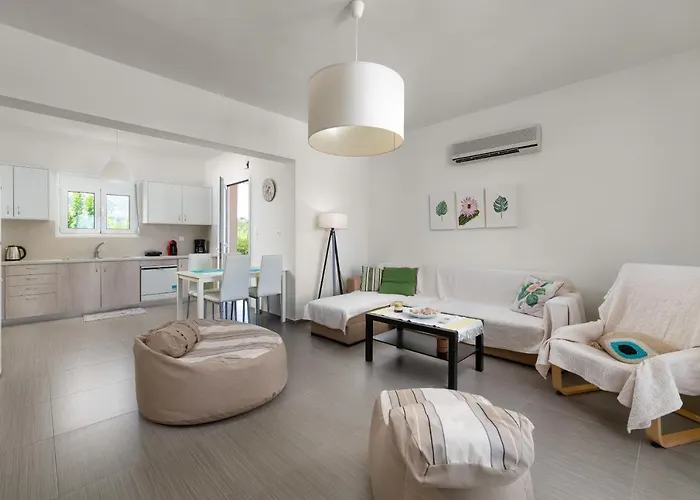 Villa Serenity House- Beachfront With Pool Gennadi