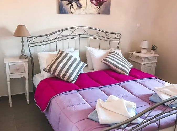 Villa Serenity House- Beachfront With Pool