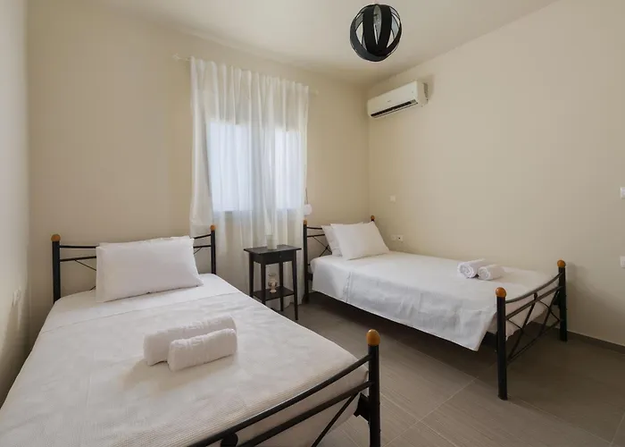 Villa Serenity House- Beachfront With Pool Gennadi