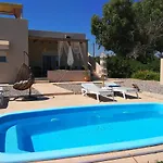 Serenity House- Beachfront With Pool