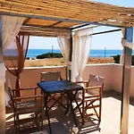 Serenity House- Beachfront With Pool 빌라