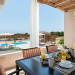 Serenity House- Beachfront With Pool 빌라 겐나디