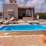 Serenity House- Beachfront With Pool 빌라 겐나디