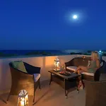 Serenity House- Beachfront With Pool 겐나디