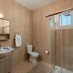 Serenity House- Beachfront With Pool 빌라