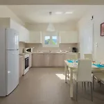 Serenity House- Beachfront With Pool 빌라 겐나디