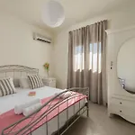 Serenity House- Beachfront With Pool