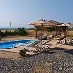 Serenity House- Beachfront With Pool 빌라 겐나디