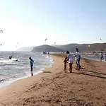 Serenity House- Beachfront With Pool * 겐나디