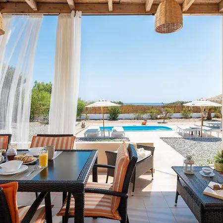 Serenity House- Beachfront With Pool 빌라