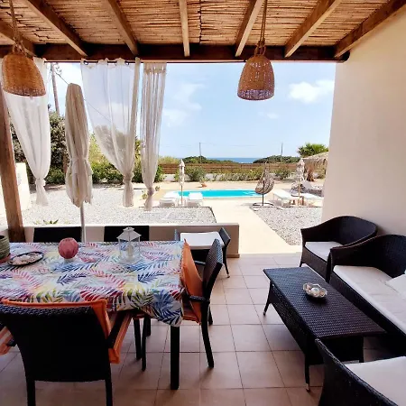 Serenity House- Beachfront With Pool