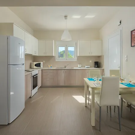 Serenity House- Beachfront With Pool וילה גנאדי