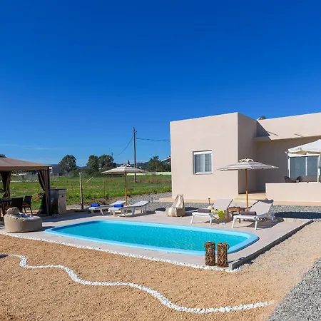 Serenity House- Beachfront With Pool *